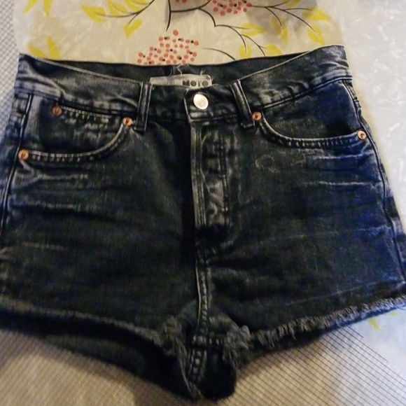 Topshop Pants - Topshop moto black stonewashed Jean shorts size 4